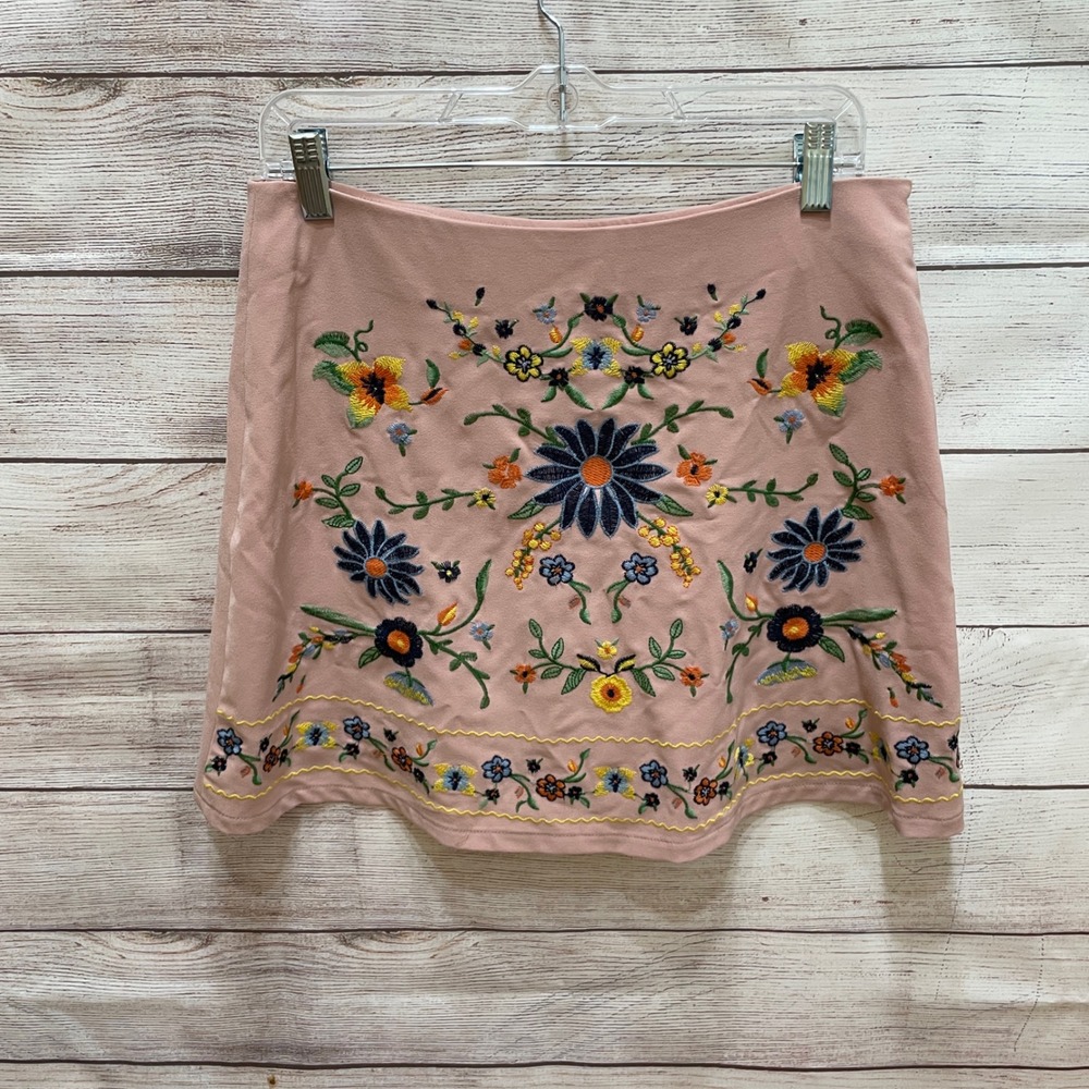 BLU PEPPER BEAUTIFULLY EMBROIDERED MINI SKIRT IN BLUSH